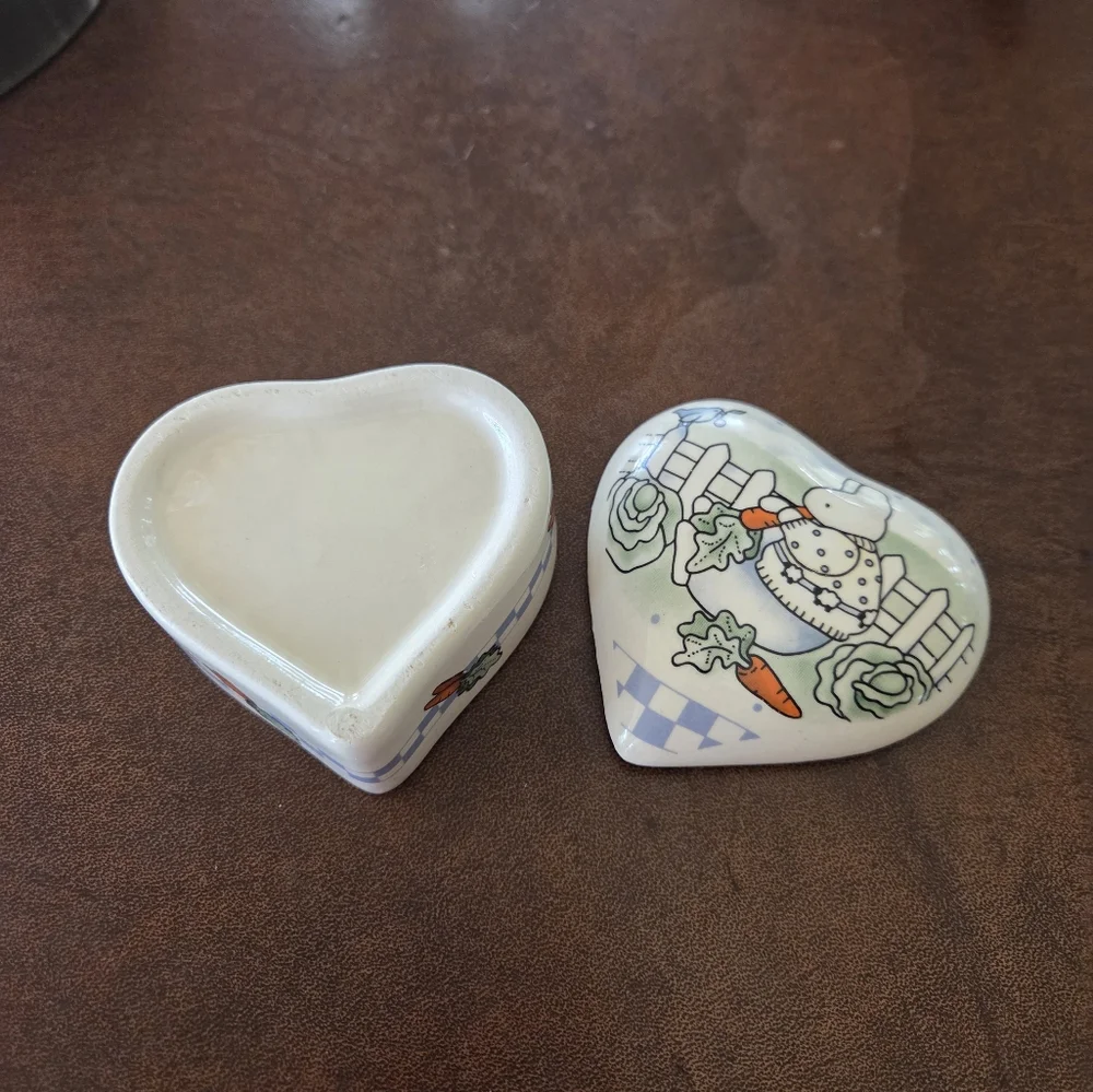 Daisy Kingdom Hunny Bunny Trinket Box 1990